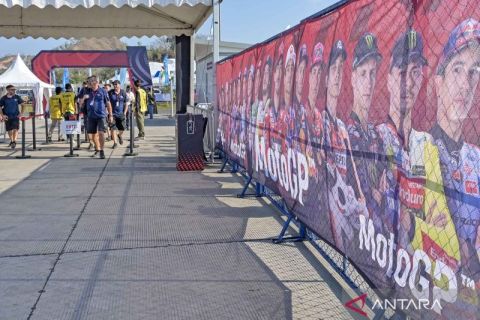 Persiapan latihan bebas di hari pertama Pertamina GP of Indonesia 2024