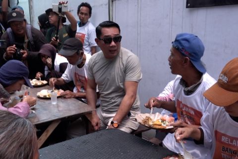 Gelar makan siang gratis, Ridwan Kamil dengar curhat penduduk Jakut