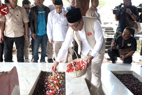 Hari kesatu kampanye, RIDO kunjungan ke makam tokoh bangsa di Karet Bivak