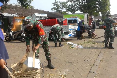 Karya bakti TNI dorong wujudkan pasar yang bersih dan sehat