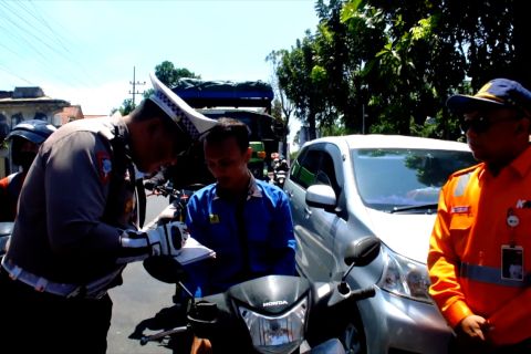 Penerobos pelintasan KA di Jember bakal ditilang