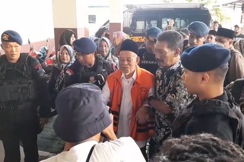 Sidang putusan kasus suap eks Gubernur Malut Abdul Gani ditunda