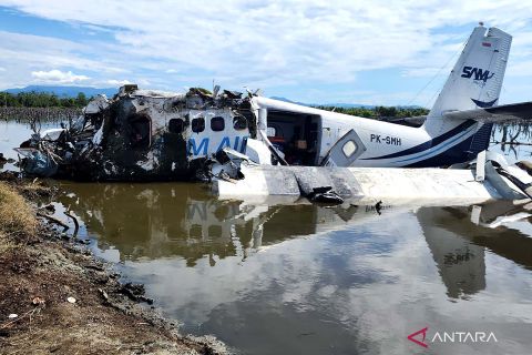 Pesawat SAM Air PK-SMH (DHC6) jatuh di tambak warga di Pohuwato