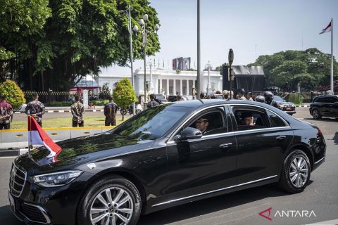 Presiden Joko Widodo tinggalkan istana menuju lokasi pelantikan presiden dan wapres terpilih 