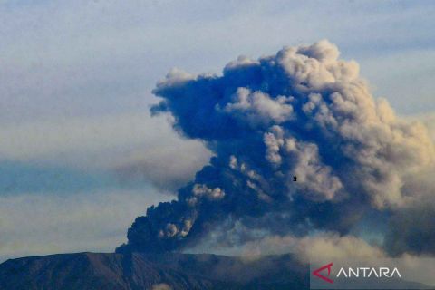 Mount Marapi spews volcanic ash