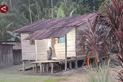 Pemanfaatan dana desa terangi Kampung Pund di perbatasan RI-PNG