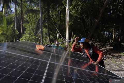 Merawat PLTS di Kawasan Konservasi Pulau&nbsp;Pieh