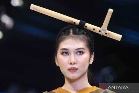 Ratusan karya fesyen ditampilkan pada hari kedua Malang Fashion Week 2024