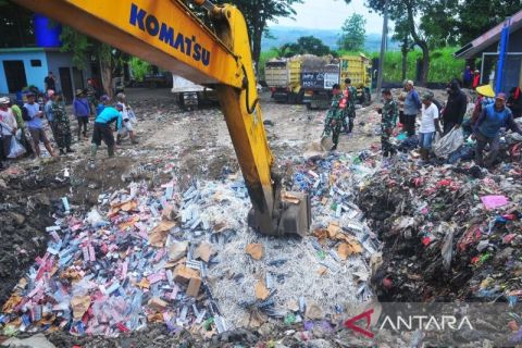 Bea cukai musnahkan 20,83 juta batang rokok ilegal