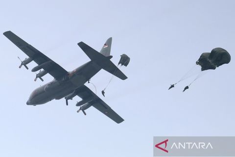 Terjun statik Kopasgat TNI AU tandai penyerbuan pada latihan Angkasa Yudha 2024