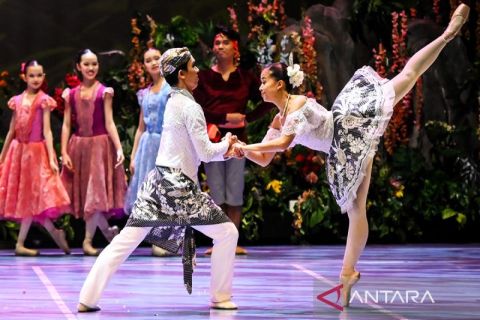 Penampilan tari balet Si Kabayan