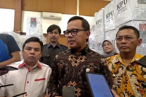 Cek kesiapan pilkada di Bogor, Wamendagri kunjungi gudang logistik KPU