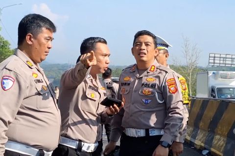 Ditlantas Polda Jabar olah TKP kecelakaan KM 92 Tol Cipularang