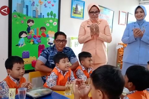 Danlanud Hasanuddin uji coba makanan bergizi di TK Angkasa I Makassar