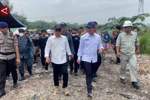 Lakukan sidak, Menteri LH tegaskan akan perketat impor sampah kertas