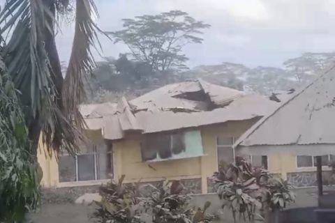 Erupsi, Gunung Lewotobi Laki-Laki naik level jadi awas