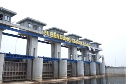 Proyek bendung gerak Loji untuk pengendalian banjir di Pekalongan