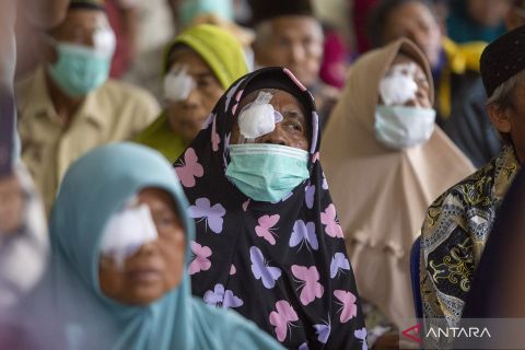 Sebanyak 127 lansia di Indramayu ikuti operasi katarak gratis Kemensos