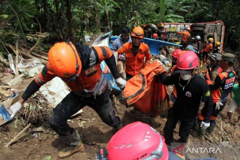 Lima korban longsor di Sukabumi telah ditemukan