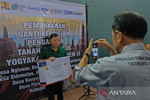 Warga pemilik 117 bidang tanah untuk pembangunan Jalan Tol Yogyakarta-Bawen terima uang ganti rugi Rp119 miliar