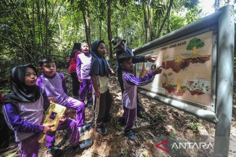Pelajar ikuti wisata edukasi lingkungan untuk tingkatkan kesadaran akan pentingnya menjaga ekosistem
