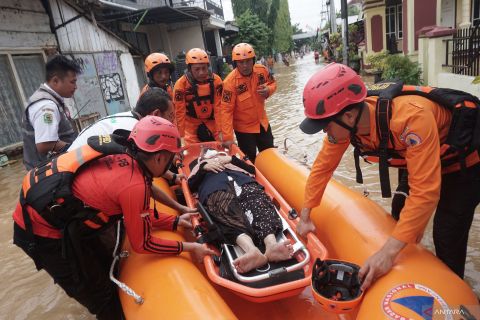 Trenggalek dilanda banjir akibat jebolnya tanggul Sungai Ngasinan