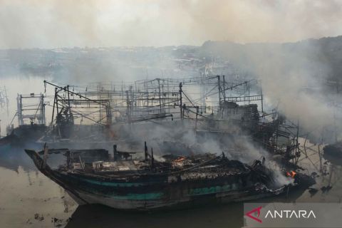 Jumlah kapal terbakar di Pelabuhan Tegal menjadi 22 unit