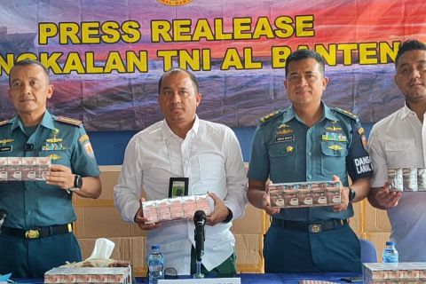 Lanal Banten gagalkan pengiriman 6,9 juta batang rokok ilegal di Merak