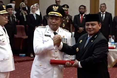 Pj Gubernur Sultra lantik Pj Bupati Muna Barat & Pj Wali Kota Kendari