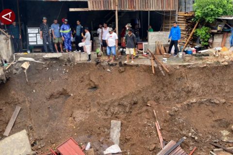 Cuaca ekstrem di Ternate, petugas berpatroli waspadai musibah susulan