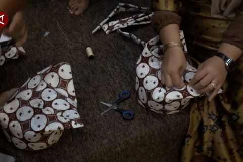 Pelatihan membuat Deta di Padang, dorong ekonomi dan jaga tradisi