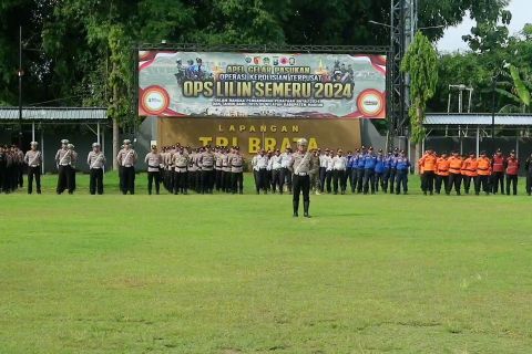 Polres Madiun perketat pengawasan pintu tol dan penjagaan gereja