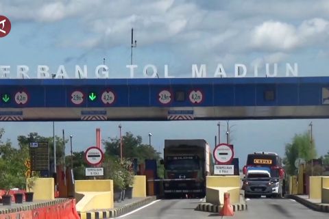 PT JNK tambah personil di tiga pintu tol selama libur akhir tahun