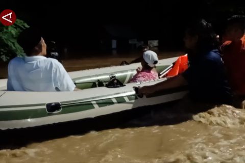 Ratusan rumah di Jember diterjang banjir setinggi 2 meter