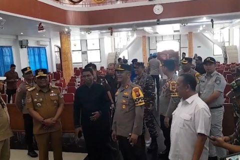 Pastikan Natal aman, Pj Gubernur Maluku Utara datangi gereja-gereja