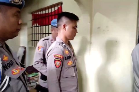 Tiga oknum polisi yang pukul pengemudi mobil di Ambon ditahan