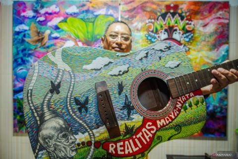 Jasa seni lukis gitar di Lumajang