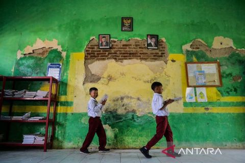 Sekolah rawan roboh dan amblas di Serang