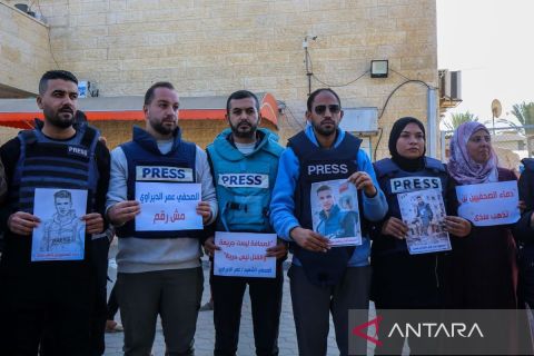 Wartawan memprotes serangan Israel terhadap jurnalis Palestina di Jalur Gaza