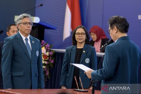 Tatacipta Dirgantara dilantik jadi  Rektor ITB menggantikan Reini Wirahadikusumah