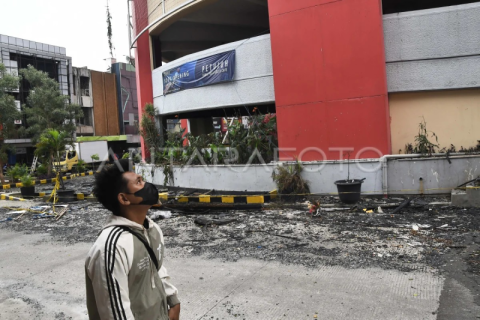 Perkembangan pencarian korban kebakaran Glodok Plaza
