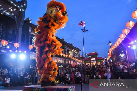 Kemeriahan pertunjukan barongsai jelang Imlek di kawasan Pantjoran PIK