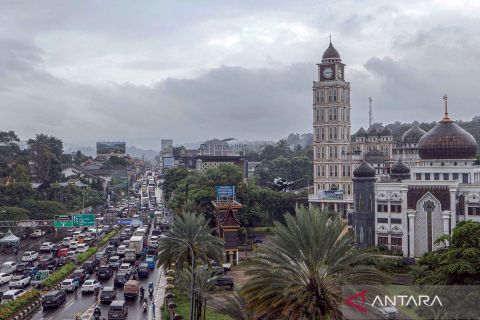 Polisi terapkan sistem satu arah di jalur wisata Puncak Bogor