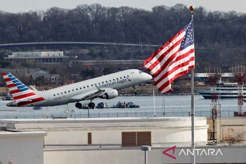 Tabrakan pesawat American Eagle dengan Black Hawk di dekat Bandara Nasional Ronald Reagan Washington