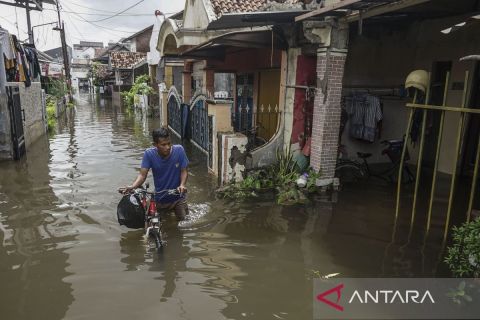 Air Sungai Bremi meluap, ratusan warga Pekalongan terpaksa mengungsi