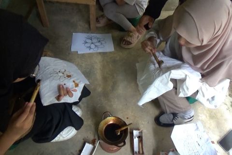 395 Pelaku ekonomi kreatif dibina Dispar Padang 