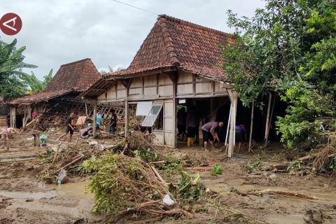 Banjir Grobogan surut, pembersihan material lumpur mulai dilakukan