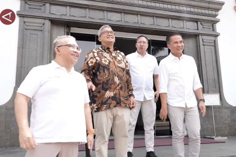 Bey dan Farhan susun strategi reaktivasi Bandara Husein Sastranegara