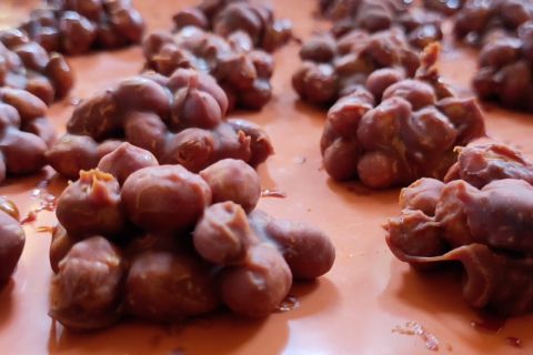 Camilan tradisional ampyang, mudah bikinnya dan banyak penggemarnya