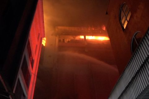 Kondisi bangunan tak stabil hambat pemadaman api di Glodok Plaza